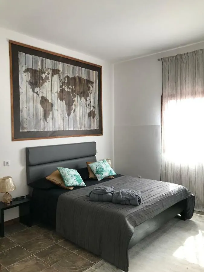 Blue Eagle Guesthouse - Casa De Hospedes Santa Maria