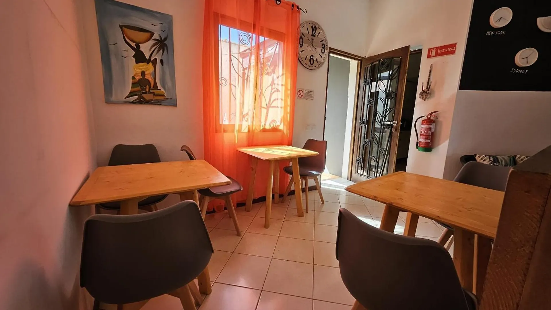 Blue Eagle Guesthouse - Casa De Hospedes Santa Maria