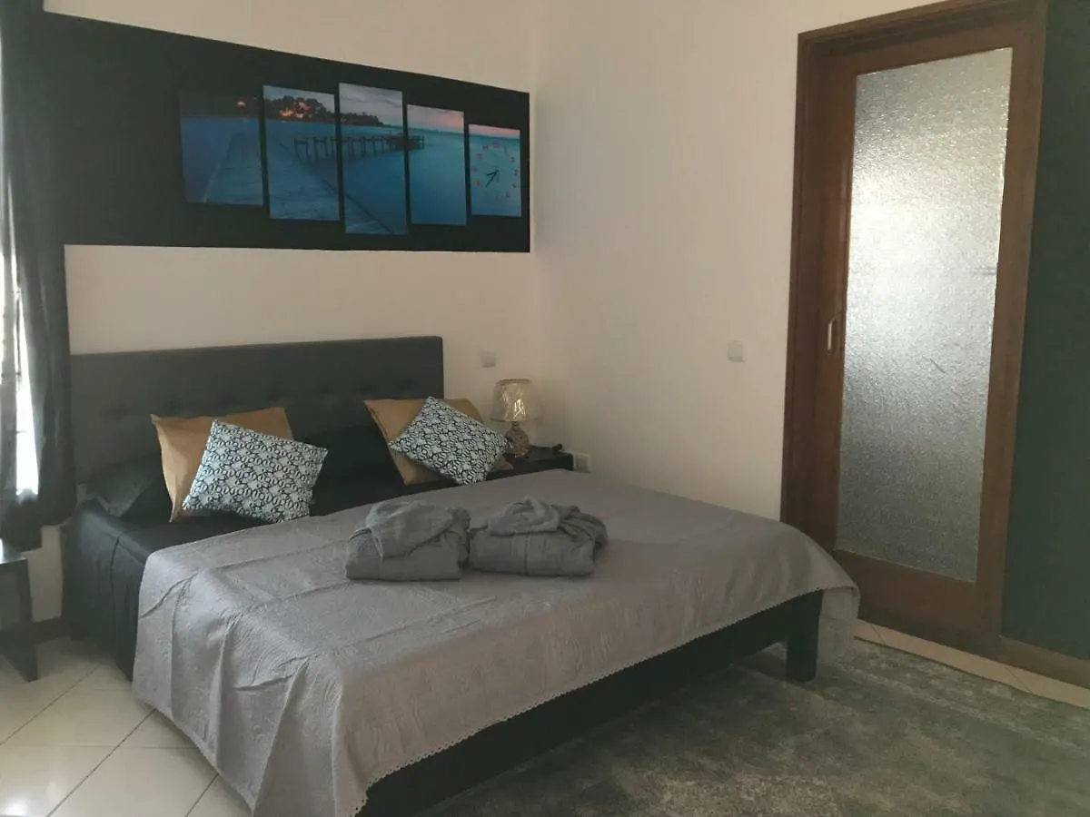 Guest house Blue Eagle Guesthouse - Casa De Hospedes Santa Maria